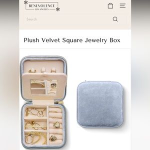 Petite travel jewelry box in Plush velvet